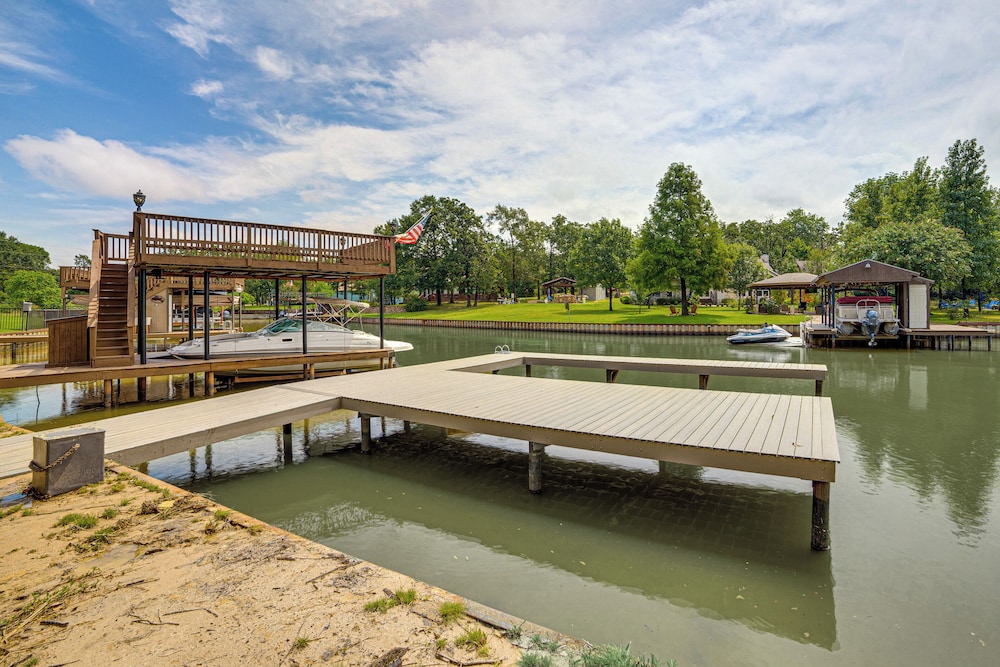Private Dock: Waterfront Cedar Creek Lake Home