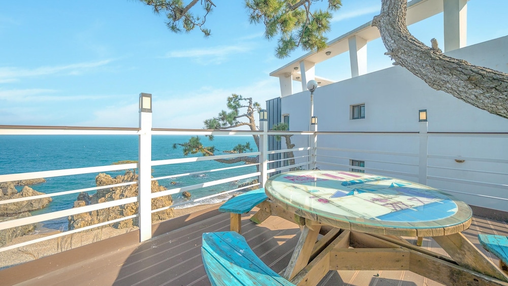 Gyeongju Blue21 Poolvilla Pension view 3