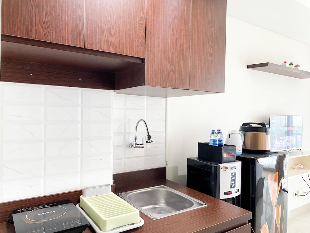 Homey And Nice Studio At Lrt City Bekasi Apartment