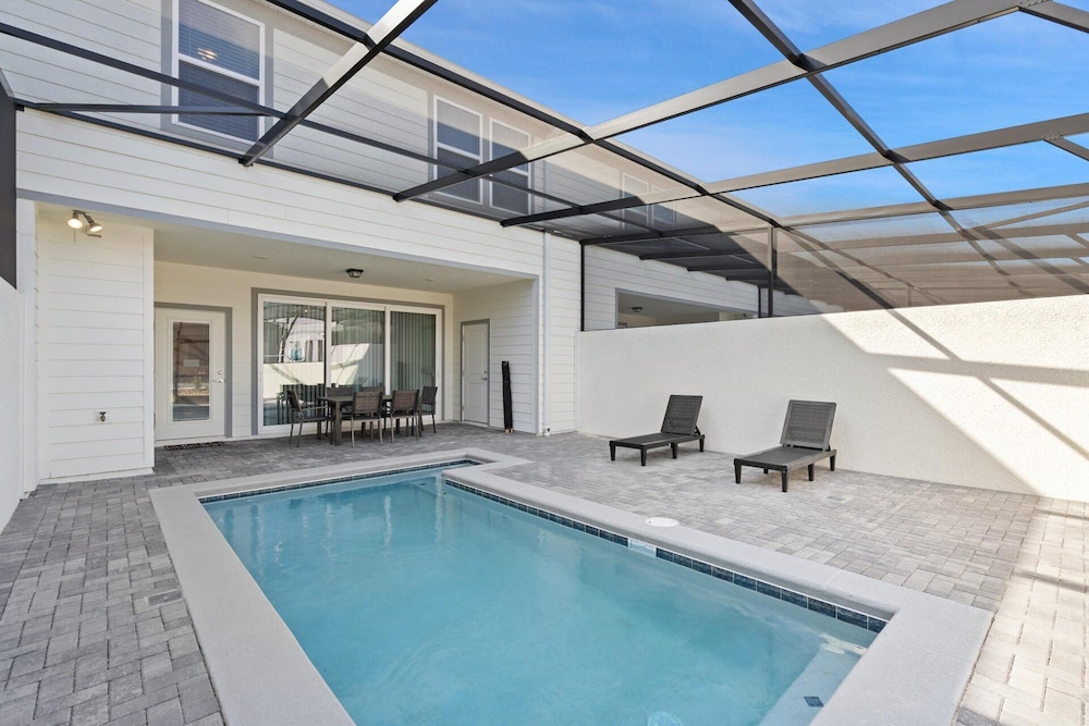 1228 Blue Island Dr