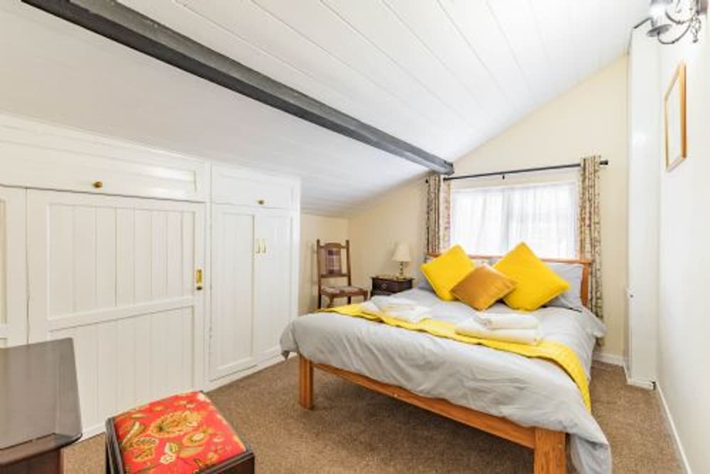 Host Stay Dragons Rest