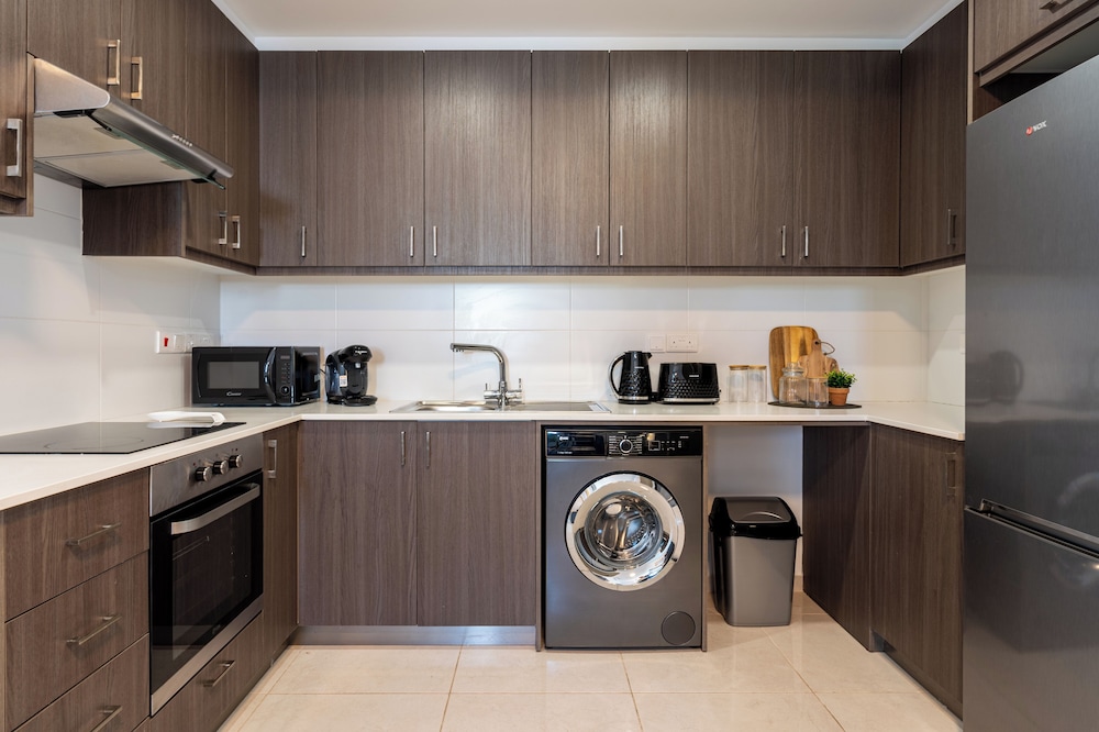 Valleria - 2 BR Apt W Pool in Larnaca