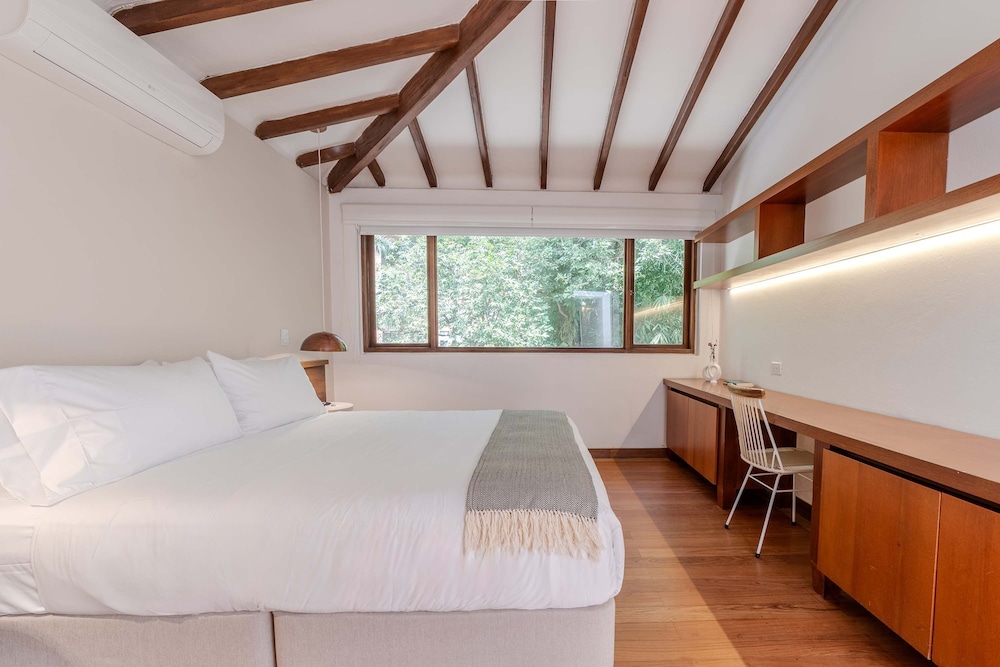 w Incredible 5BR House w Jacuzzi in El Poblado