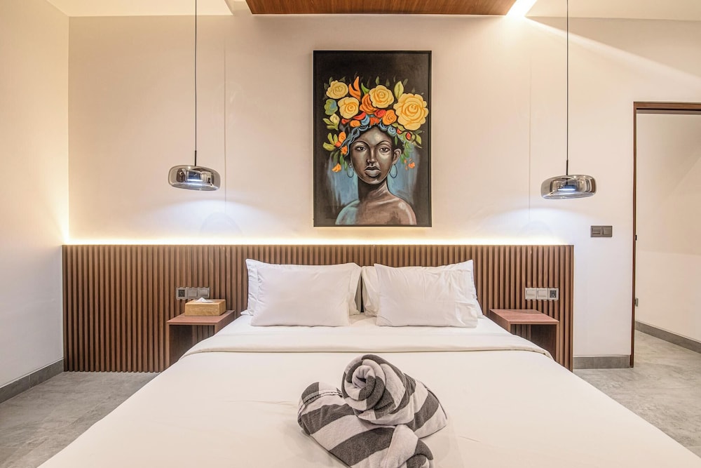 Tropical Elegance 5BR Canggu Villa Near Beach