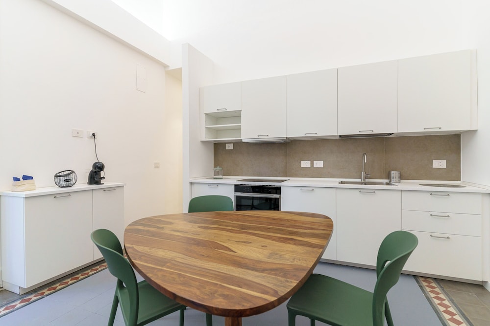 KleoSuites