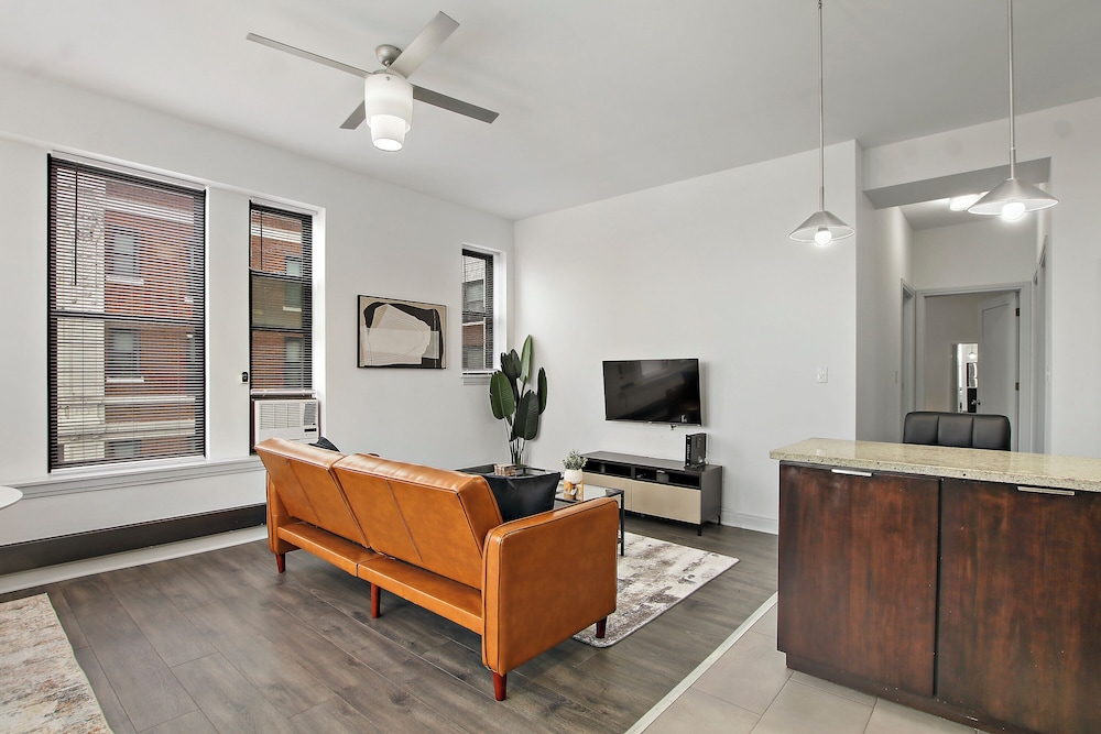 2BR Haven - Del Prado 1013