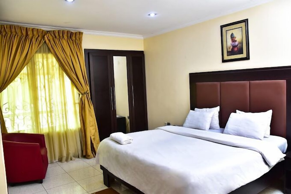 CANDOW HOTEL