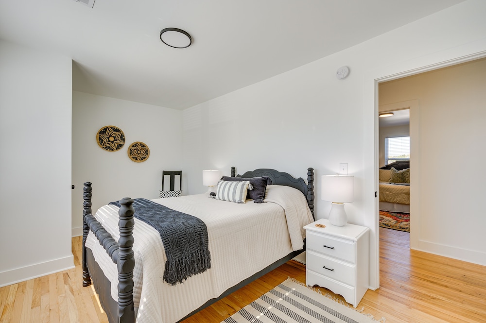 Modern Milledgeville Getaway: Walk to Downtown!