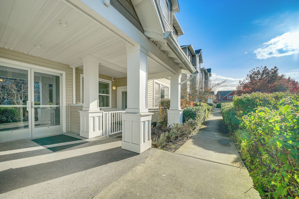 Condo 6 Mi to Lumen Field & Dtwn Seattle!