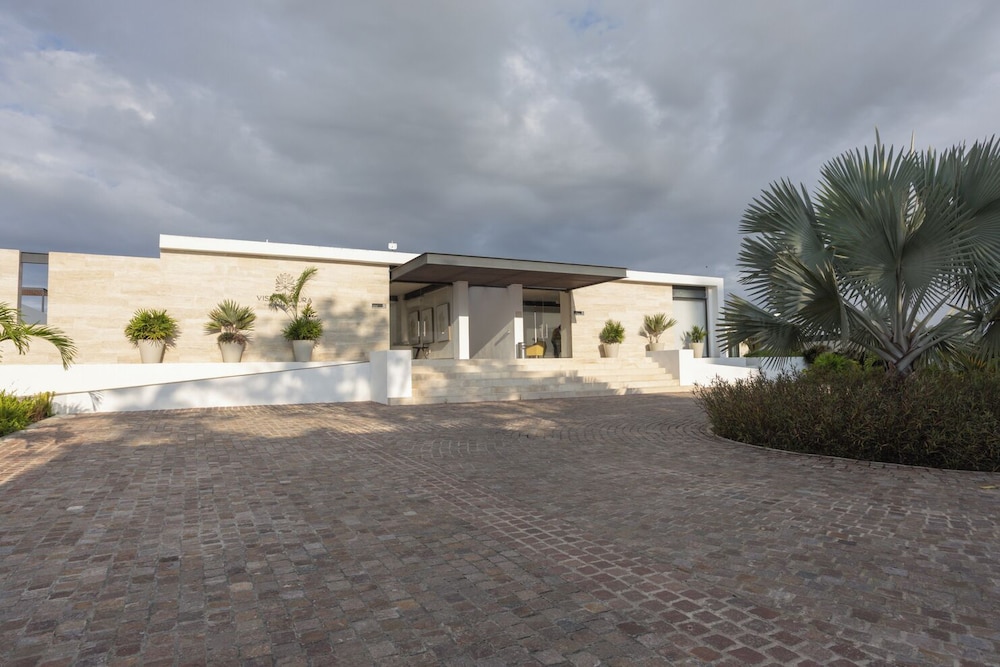Vista Natura-Luxury Home Near the Beach