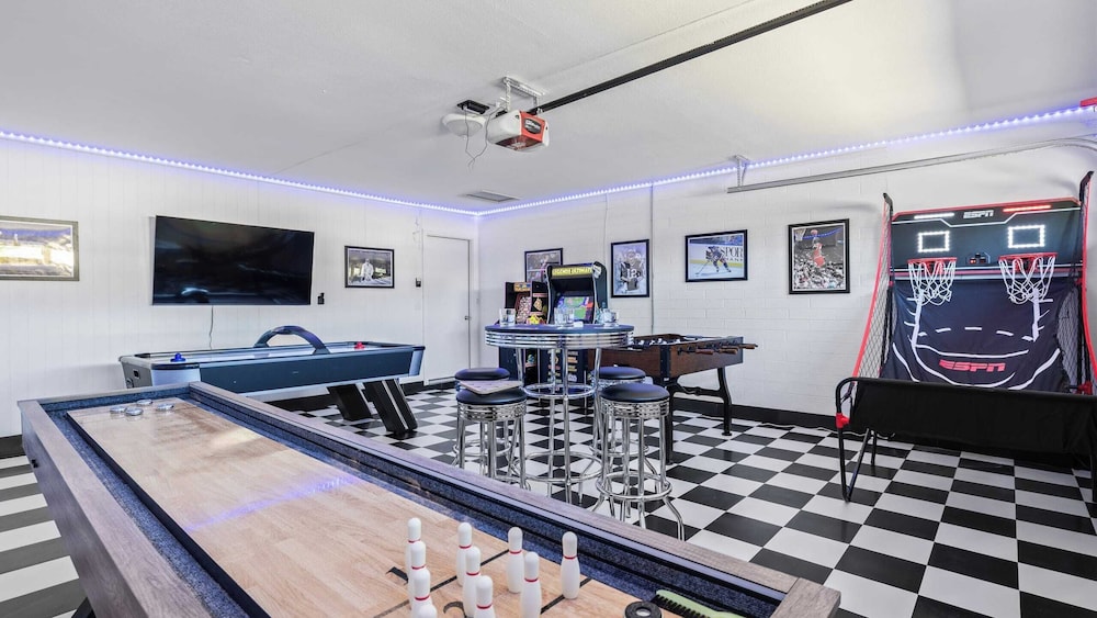 Near Camelback Mtn, Old Town, Trails, Golf + Spas w/ Pool, Hot Tub Camelback Casa by Avantstay