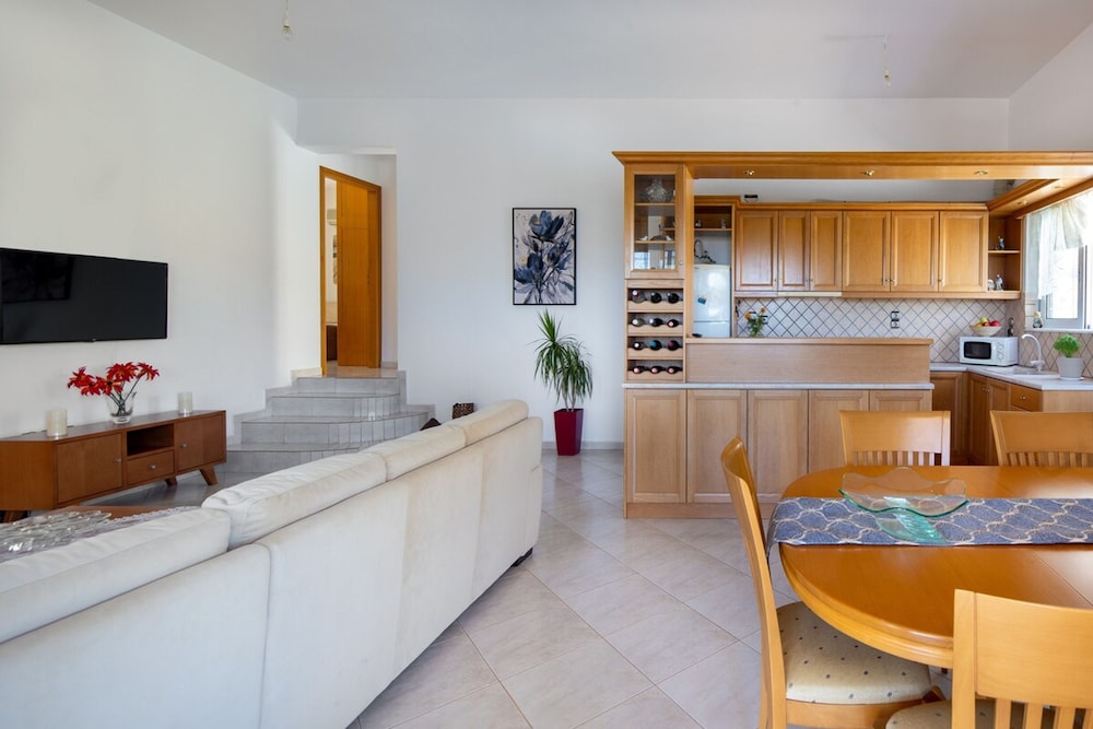 Iconic Villa With Private Pool and sea View