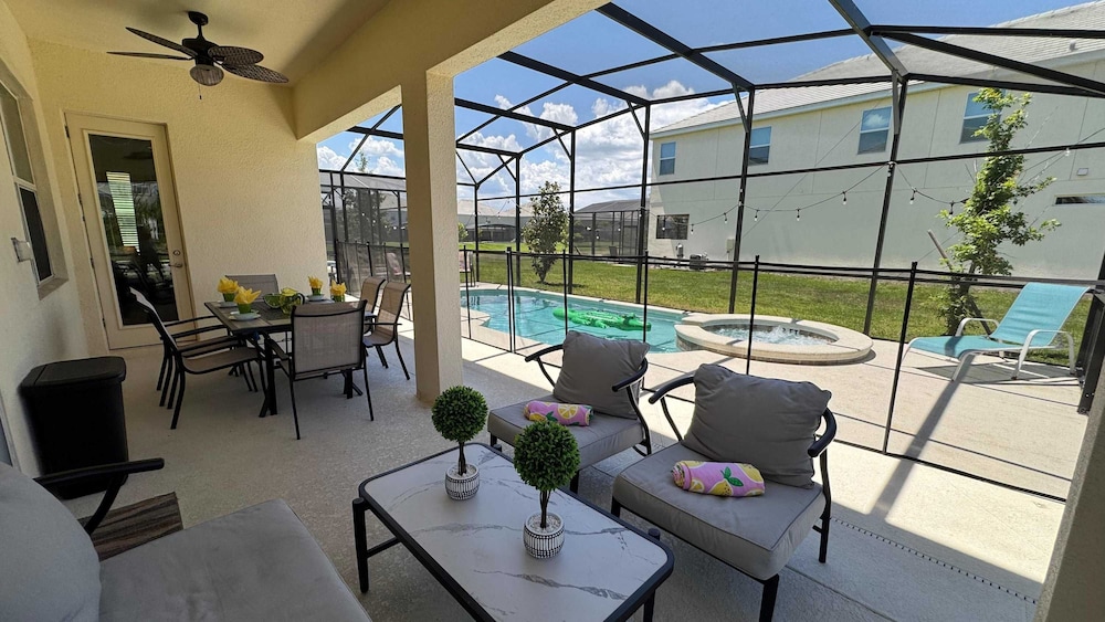Family Friendly 12bd w Jacuzzi Veranda Palms 4401