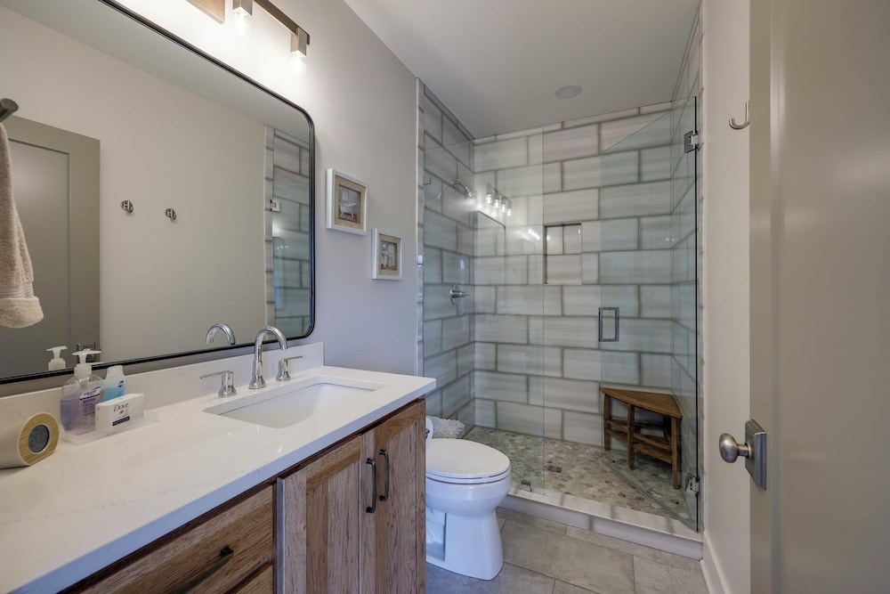 Majestic Manor-private Hundred Acre Yard-pool/spa