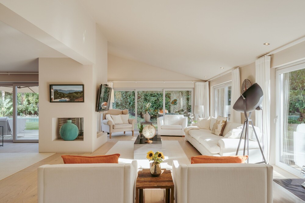 Light Villa by Cadenzalux