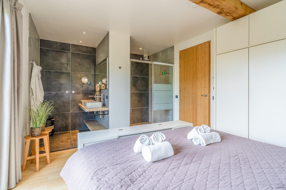 Luxurious and Sustainable 6-person Holiday Villa