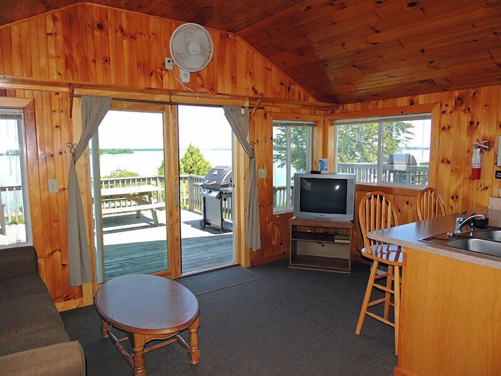 Angel Rock Waterfront Cottages and Vacation Homes