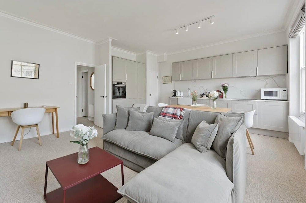 Large & Wonderful 1 Bed, Pimlico