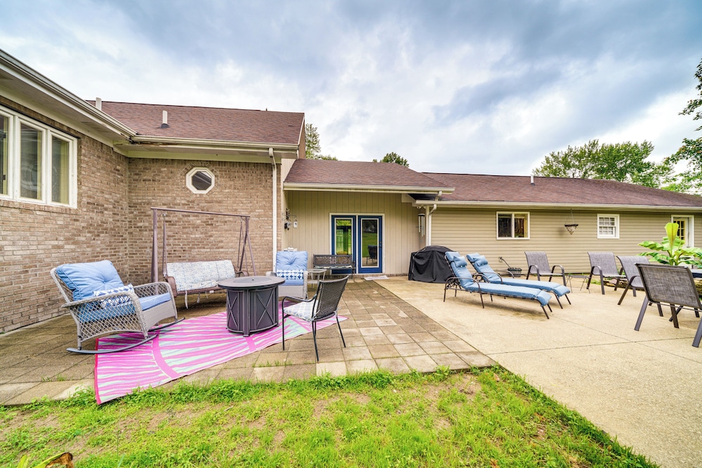 14 Mi to Dtwn Louisville: Holiday Vacation Home!