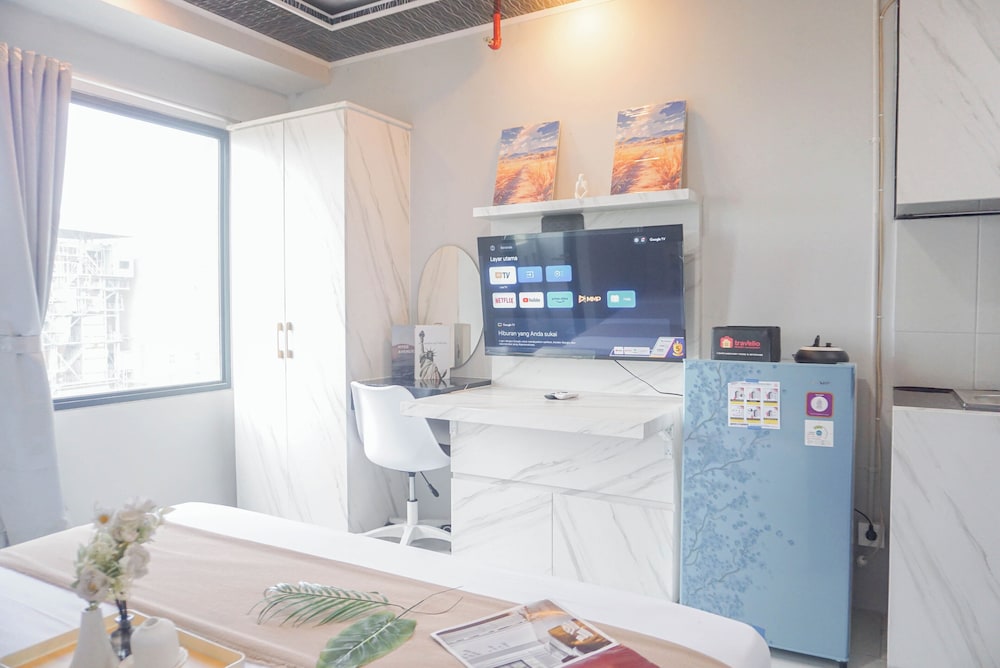 Cozy And Homey Studio At Riverdale Apartment