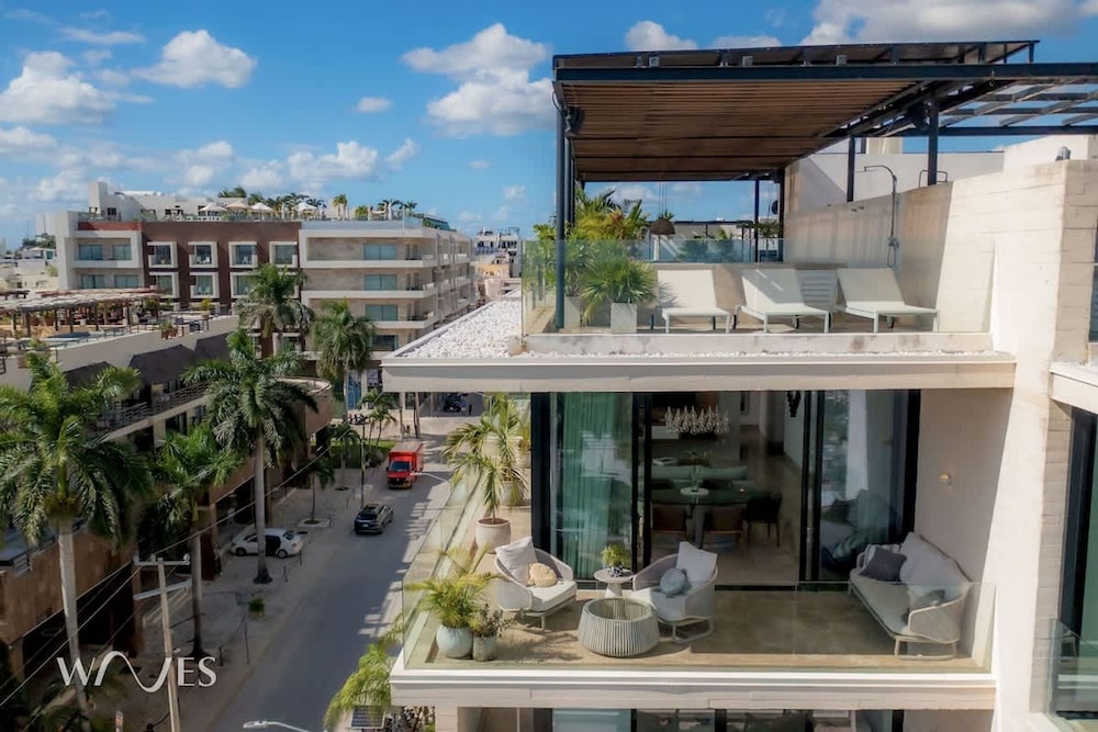 3 Br Ocean Front PH With Stunning Views
