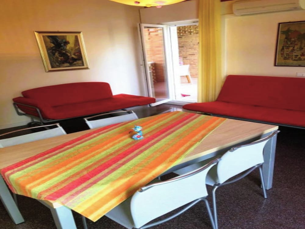 Spacious Flat With Large Terrace-beahost