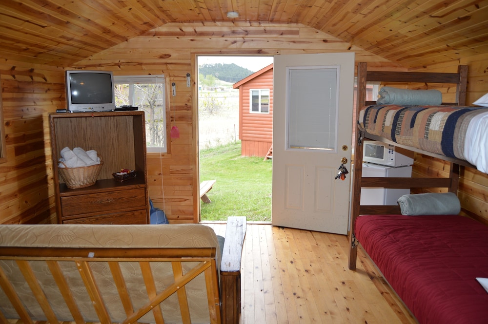 No Name City Luxury Cabins & RV
