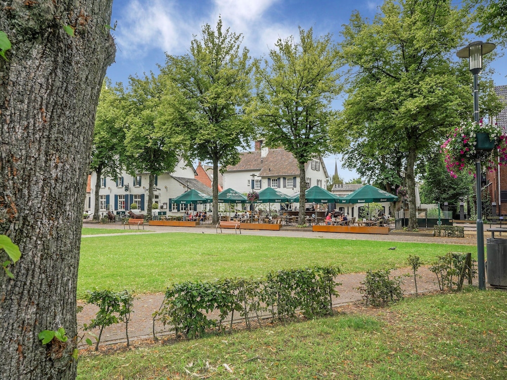 Spacious Holiday Home the Centre of Grubbenvorst view 4