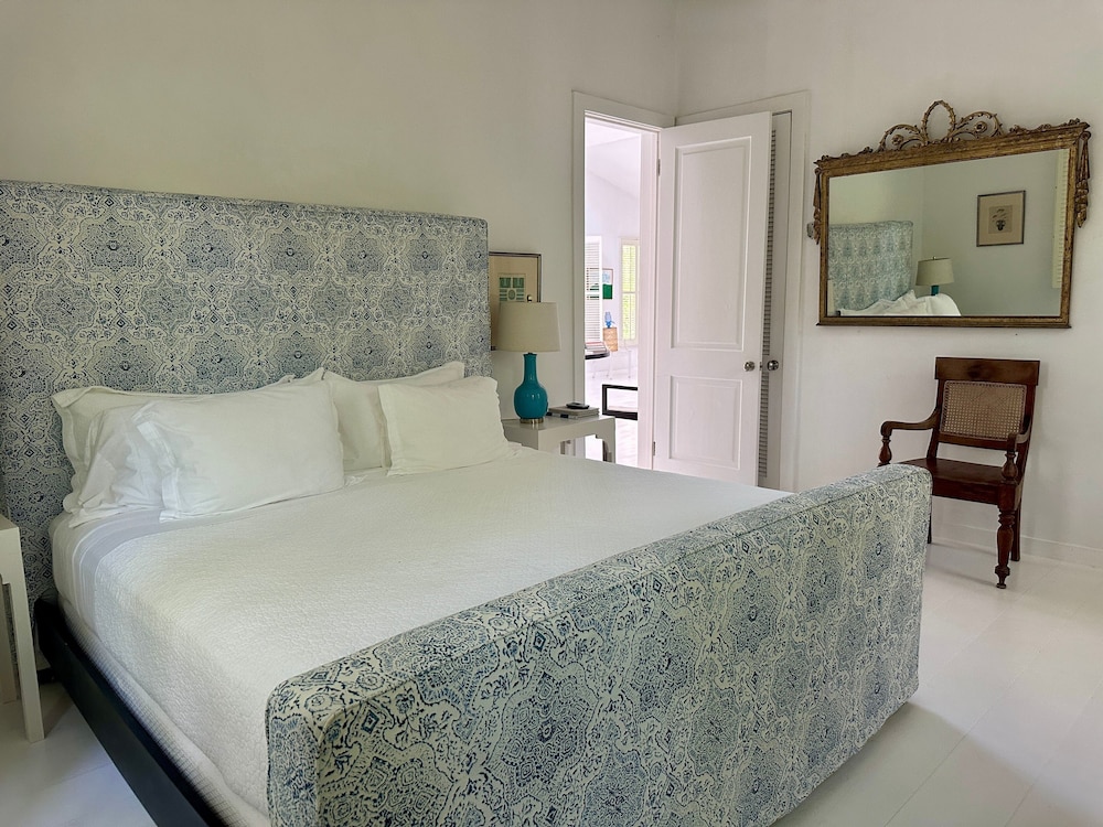 Hibiscus Hill Cricket Pavilion - Retreat Near Pink Sand Beach 2 Bedroom Cottage