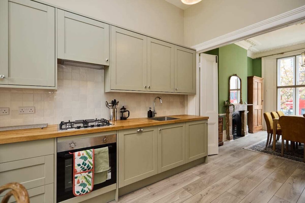 The Fulham Town House - Spacious 4BDR House with Garden