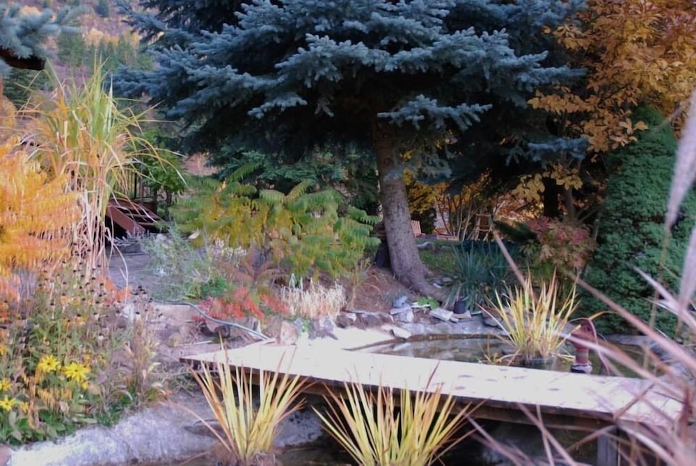 Columbia Gardens Winery and Grape Escape Guesthouse
