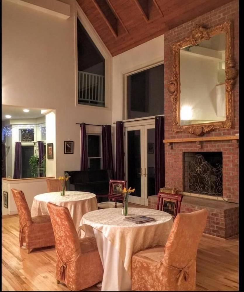 Columbia Vacations - The Columbia Inn at Peralynna Manor - Property Image 113