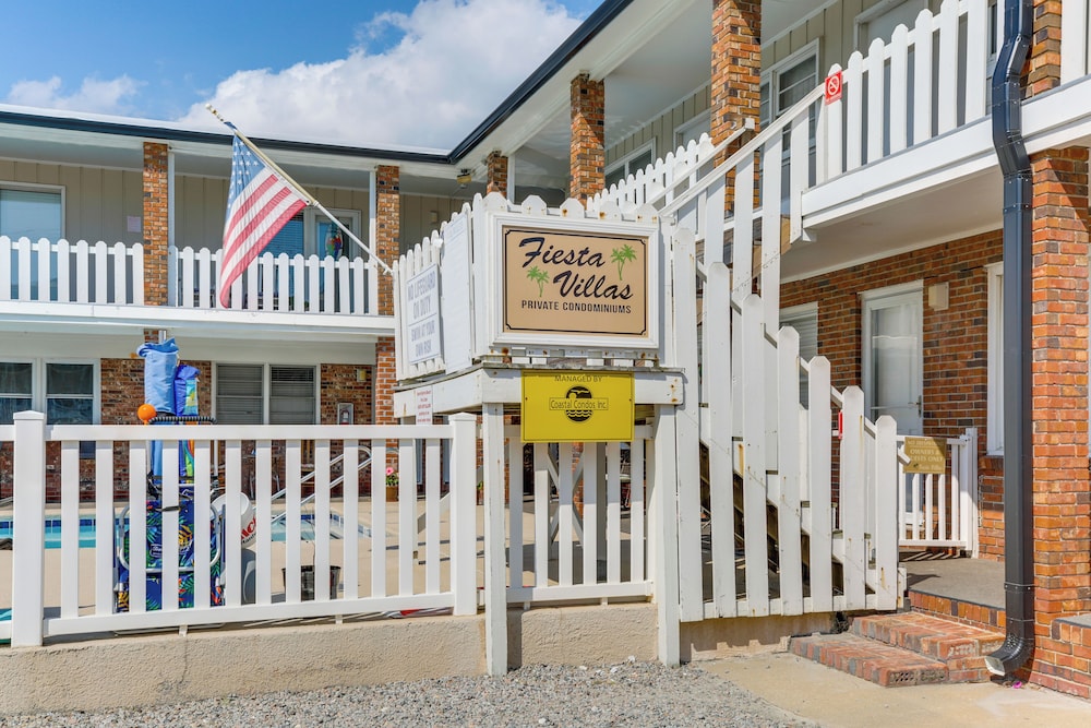 Walk to North Myrtle Beach: Studio w/ Pool Access!