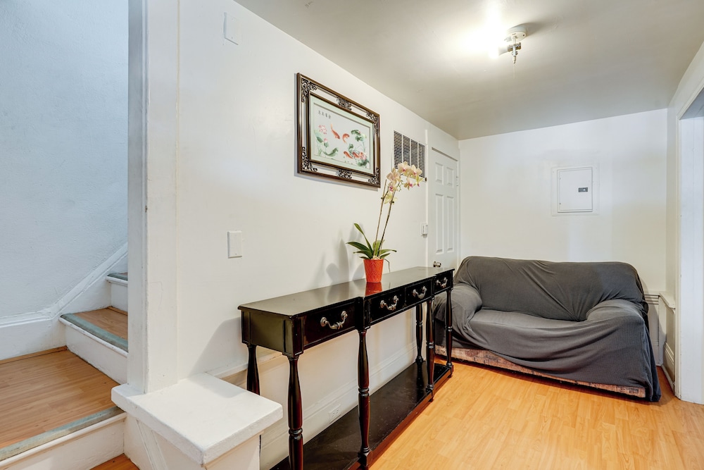 Oakland Group Retreat: Historic Home Near Downtown