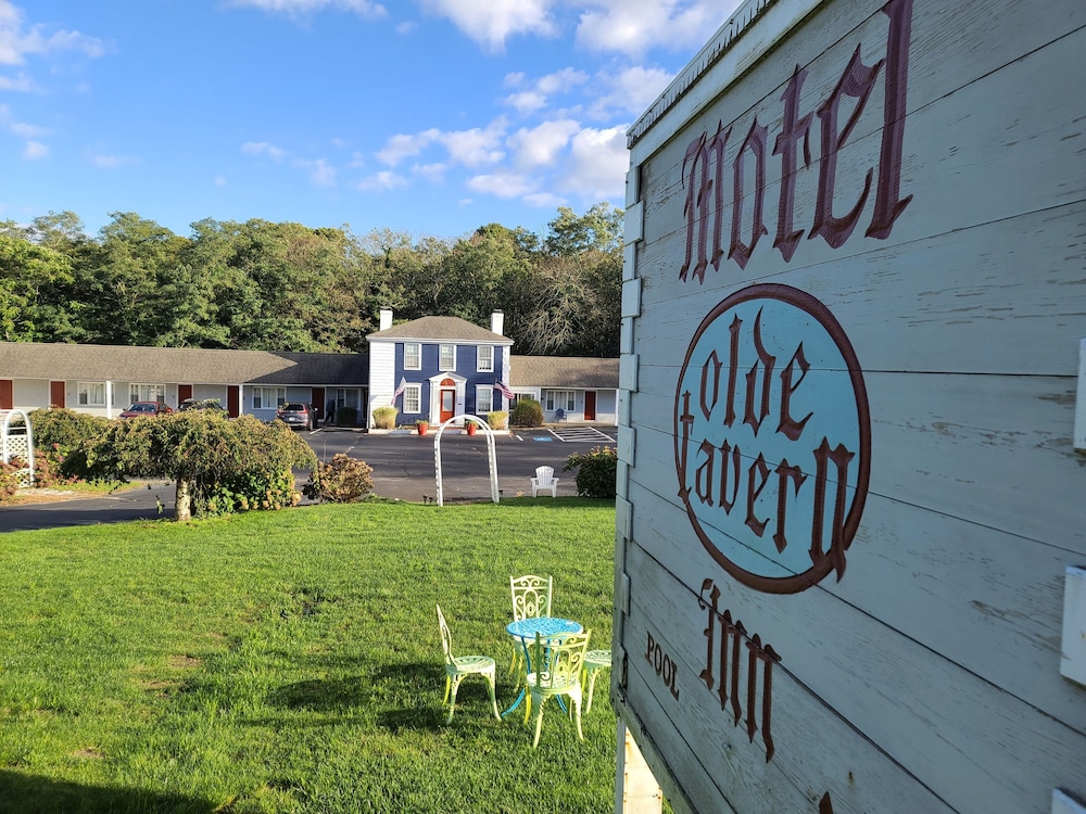Olde Tavern Motel And Inn