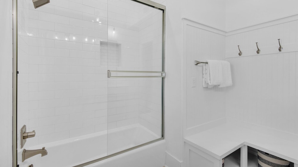 5BR Sleeps 14 in Seagrove Beach, Golf Cart, 6 Bikes, Pool + Free Attractions!