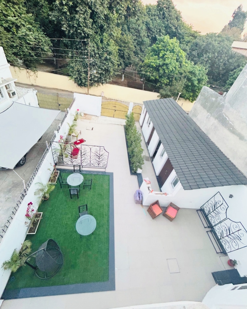 Grand Villa