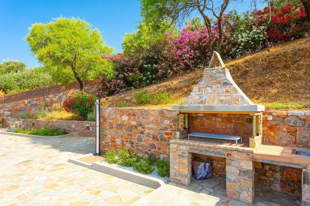 Villa Diona Large Private Pool Walk to Beach Sea Views A C Wifi - 3074 view 5