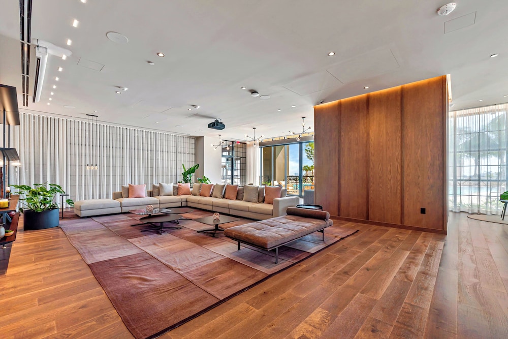 Luxury 49FL Condo with City Views
