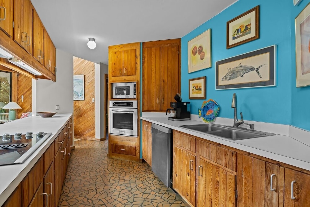 Beach Grove 3 Bedroom Home