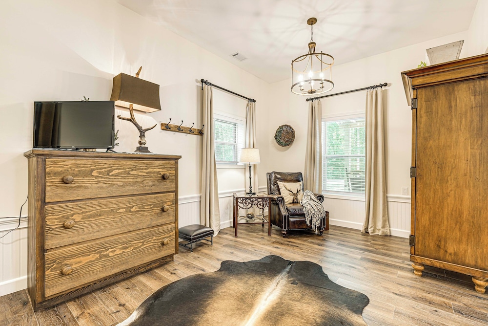 1/2 Mi to Lake Nottely: Blairsville Home w/ Patio!