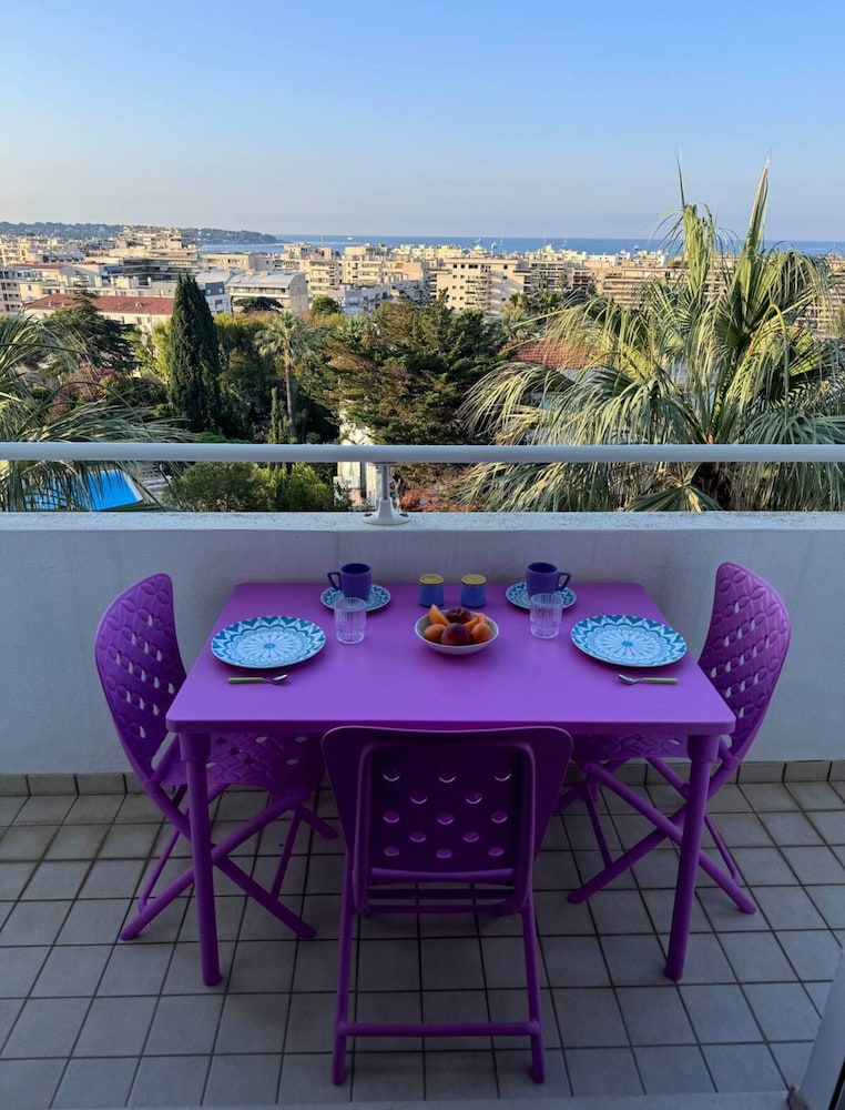 Apartment in Juan-les-pins Near Sandy Beaches