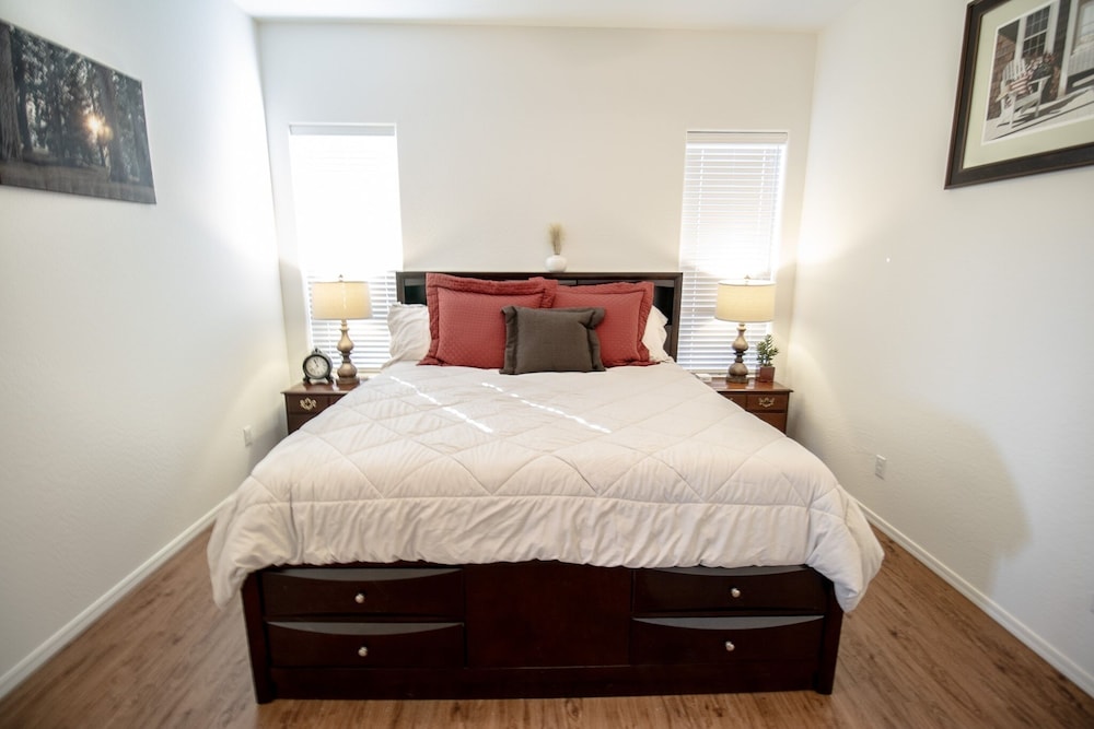 Cozy Granville Retreat W/ Modern Amenities 3 Bedroom Home