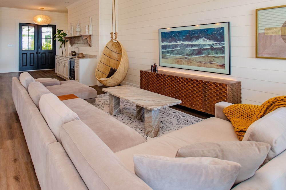 Seaduced - Brand New Luxury Beachfront Estate With Pool 4 Bedroom Home