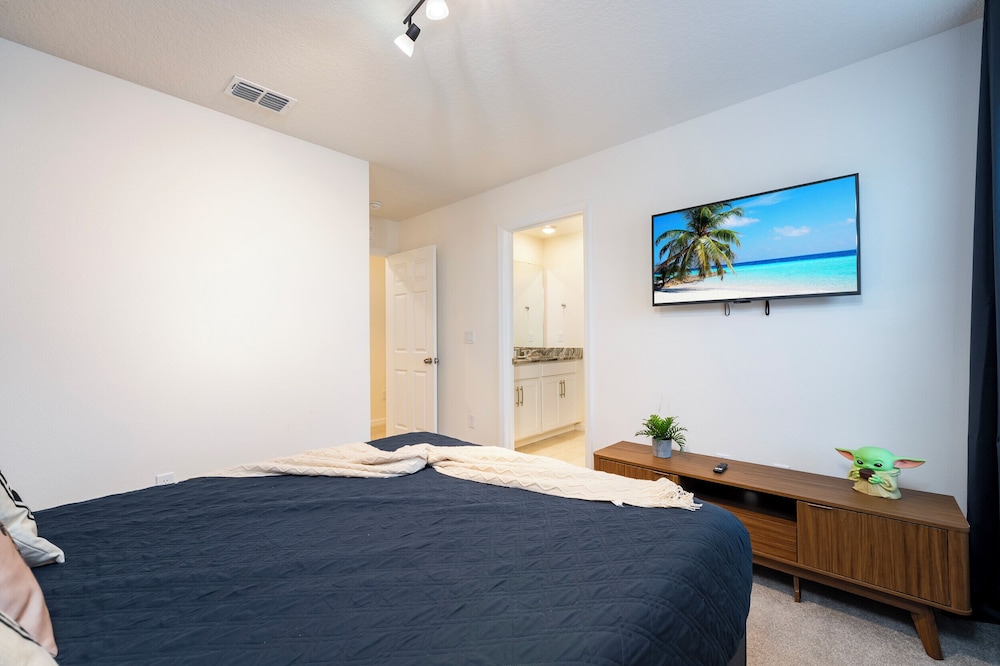 Modern Retreat Private Pool Near Disney