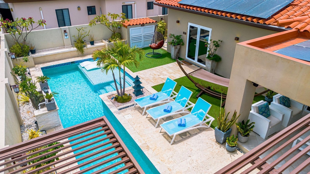Luxury New 5 Location Pool Outdoor Kitchen