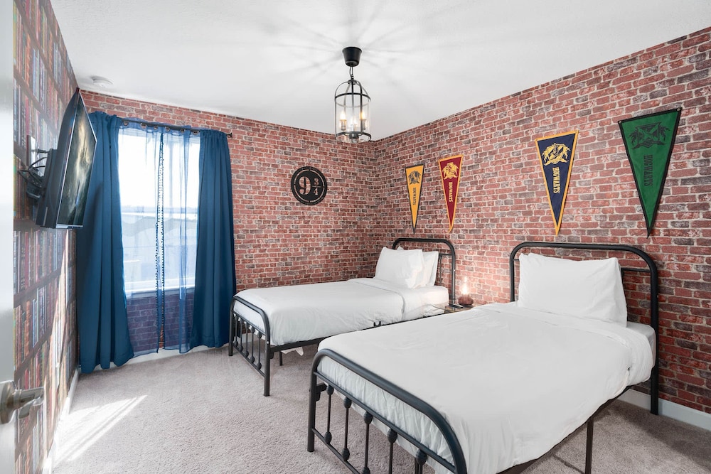 Super Close- Disney s Parks w Theme Rooms Pool