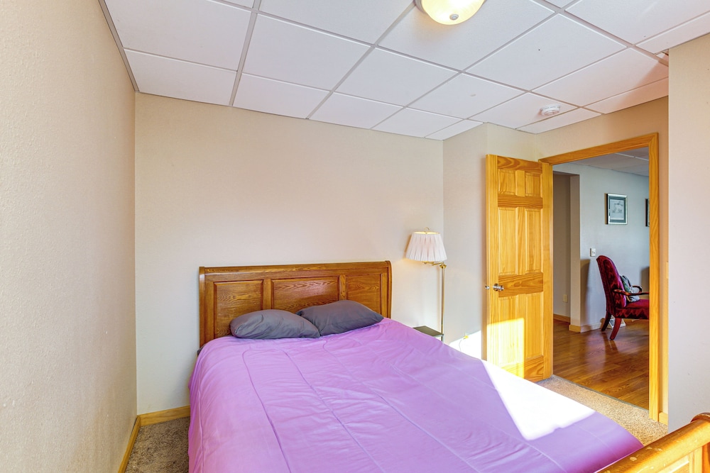 1 Mi to Downtown: Welcoming Winona Duplex