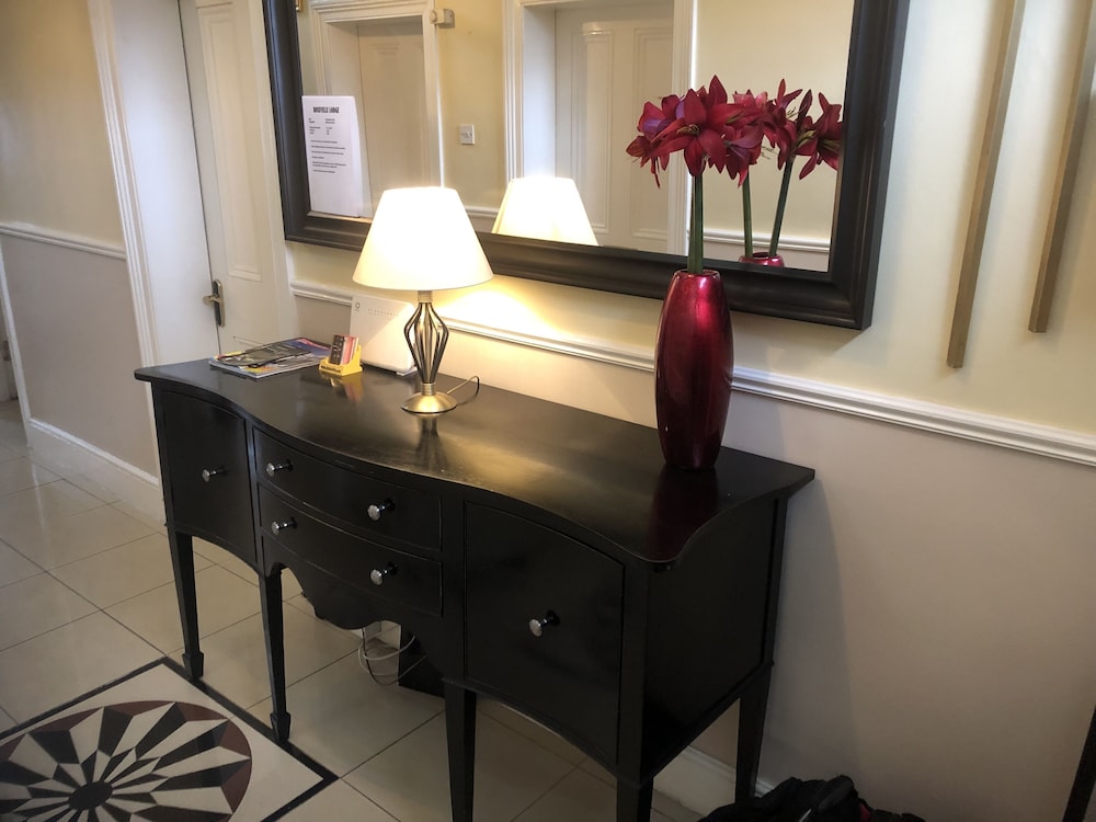 Roseville Lodge B&B