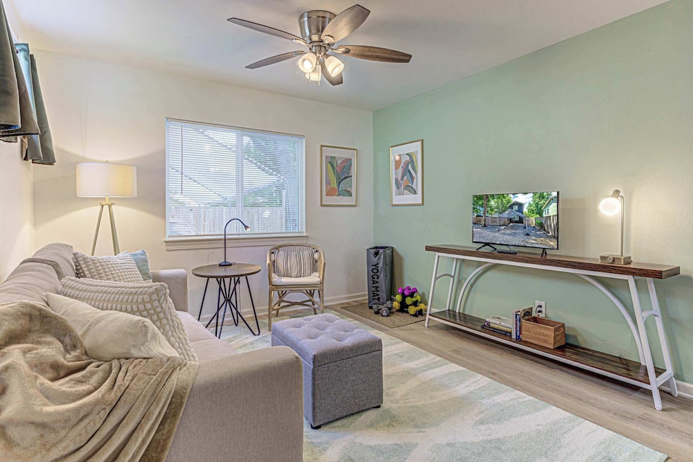 Garden Home Walkable to East Austin Eateries